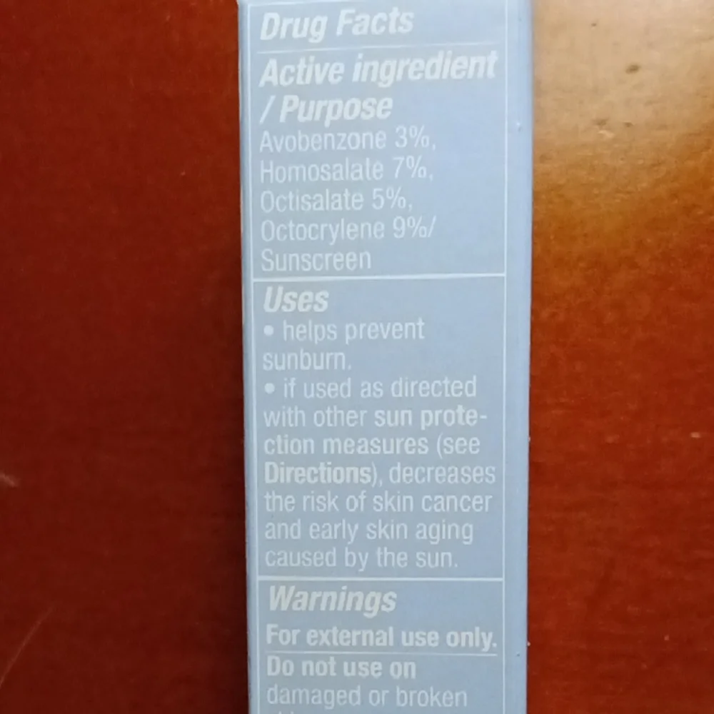 First Aid Beauty Hydrating Sunscreen Milk SPF 45 - Light Blue